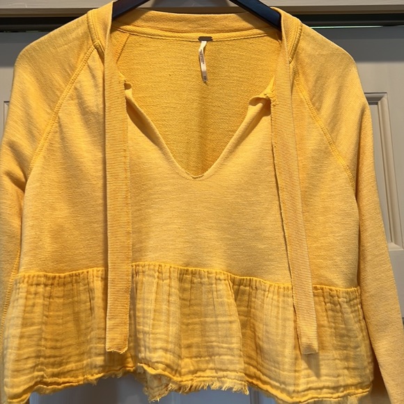 Free People gold Jersey knit cropped top with ruffle - Picture 3 of 13